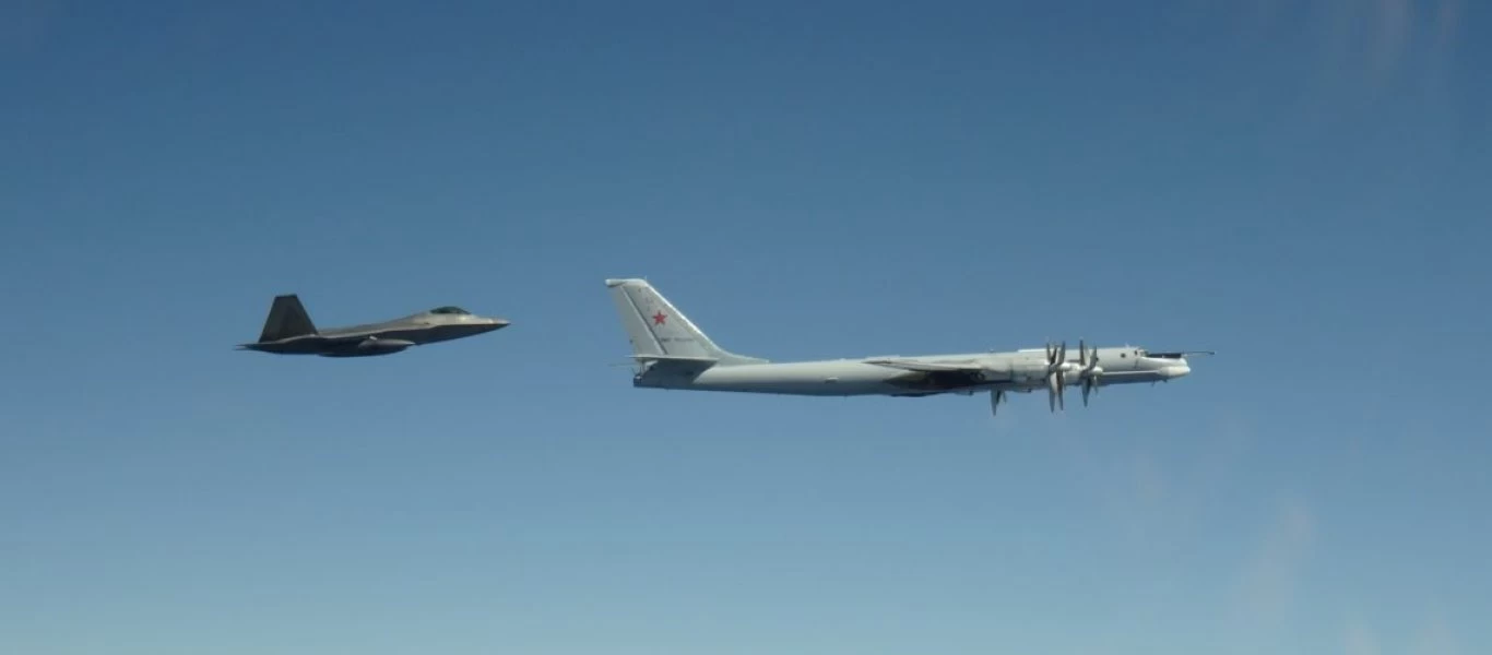 Ανεβαίνει η ένταση στην Αλάσκα: Τέσσερα ρωσικά βομβαρδιστικά αναχαιτίστηκαν από αμερικανικά F-22 (βίντεο)